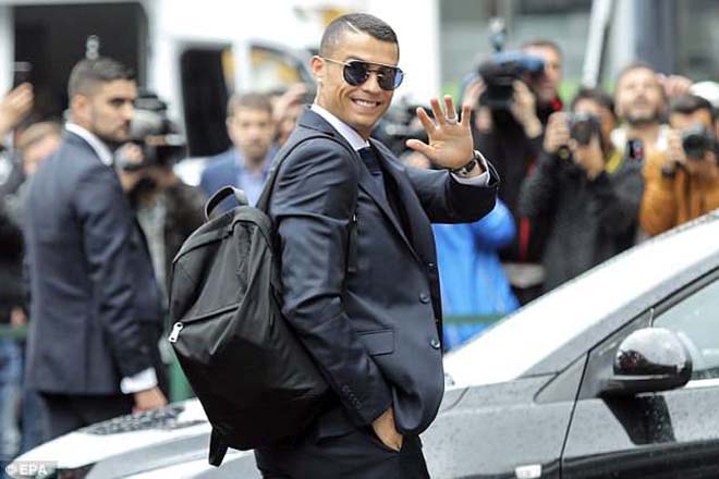 MU & “bom tấn” thứ ba: Sếp sòng ra mặt, đón Ronaldo trước World Cup? - 2