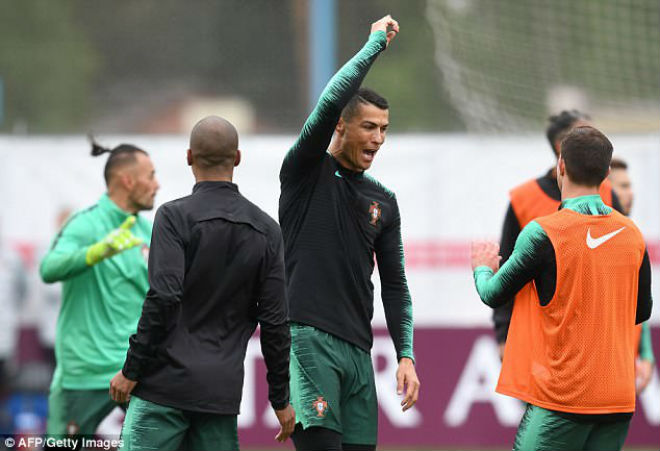 Ronaldo tập cật lực đấu SAO Real-Barca, hé lộ tương lai hậu World Cup - 7