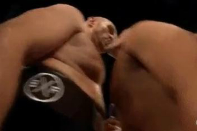 Cựu vương boxing Tyson Fury tái xuất: Bị đối thủ hôn trộm, đánh sấp mặt trả thù - 1