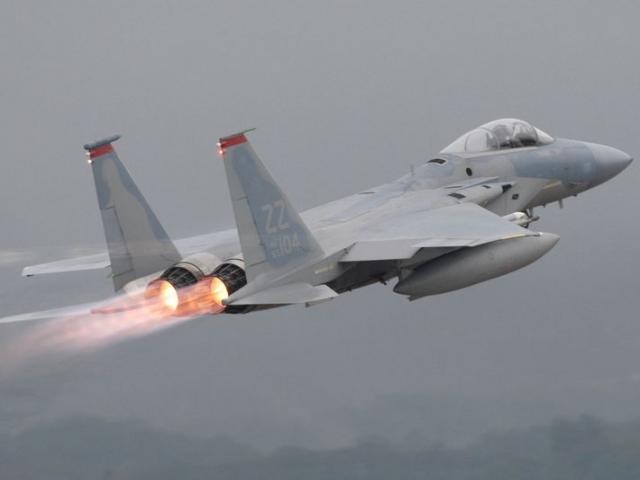 Thế giới - Chiến đấu cơ F-15 Mỹ rơi ngoài khơi Nhật Bản