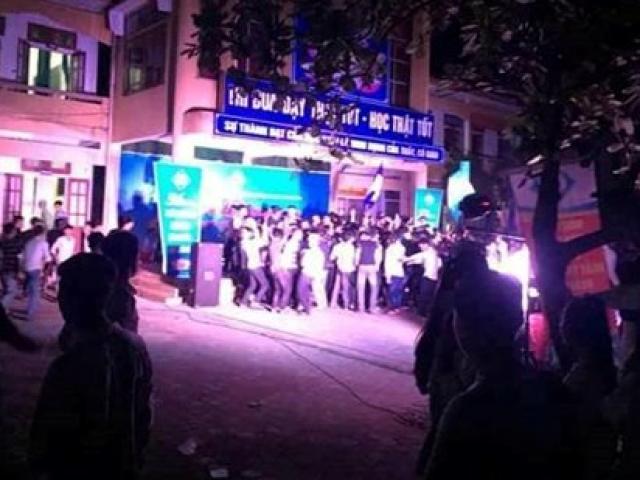 Giáo dục - du học - Chuyện lạ ở Hà Tĩnh: Trường THPT tổ chức lễ bế giảng vào... ban đêm