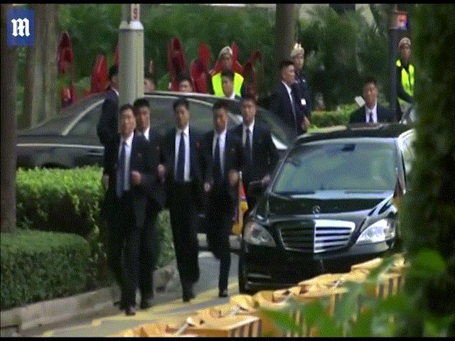 Cận cảnh 12 vệ sĩ chạy bộ ”chất lừ” của ông Kim Jong-un ở Singapore