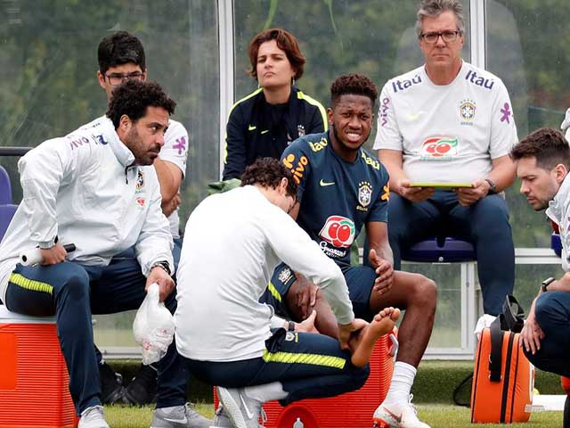 Bóng đá - MU nghi bị "xỏ mũi" 69,5 triệu bảng: Vì sao 2 tân binh Fred &amp; Dalot cùng què