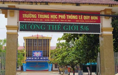 Chuyện lạ ở Hà Tĩnh: Trường THPT tổ chức lễ bế giảng vào... ban đêm - 2