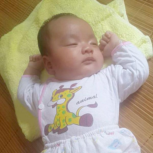 Con 1 tháng giật mình, ngủ không sâu giấc, cải thiện ngay nhờ mẹo này - 3