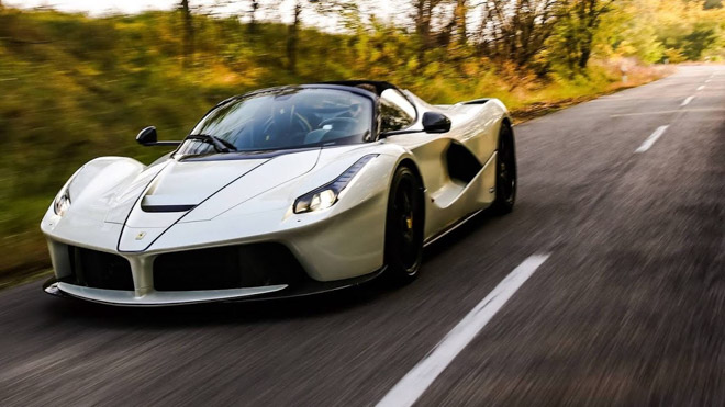 Tay đua Lewis Hamilton tậu &#34;siêu phẩm&#34; hàng hiếm Ferrari LaFerrai Aperta - 3