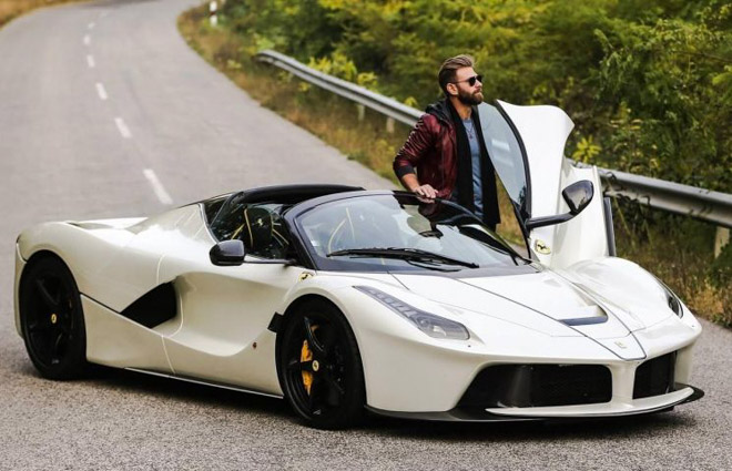 Tay đua Lewis Hamilton tậu &#34;siêu phẩm&#34; hàng hiếm Ferrari LaFerrai Aperta - 4
