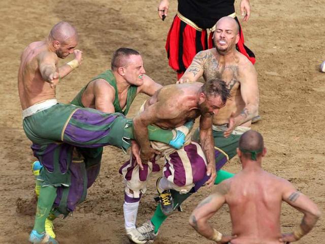 Thể thao - Môn tàn bạo nhất hành tinh: Hàng chục "đầu gấu" triệt hạ nhau