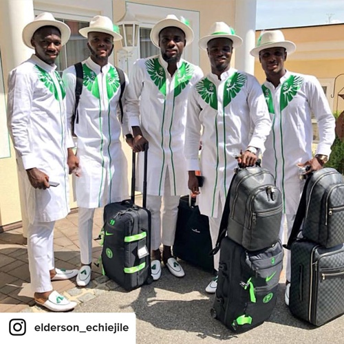 Đội tuyển Nigeria gây sốt nhờ đồng phục sân bay - 3