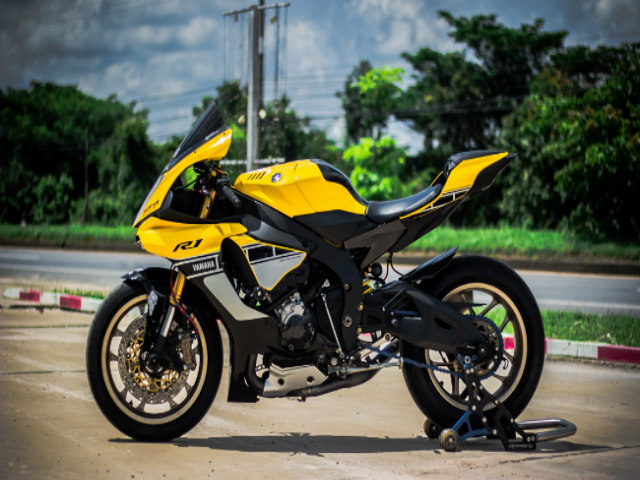 Ngất ngây Yamaha YZF-R1 màu vàng lên đồ chơi cực chất