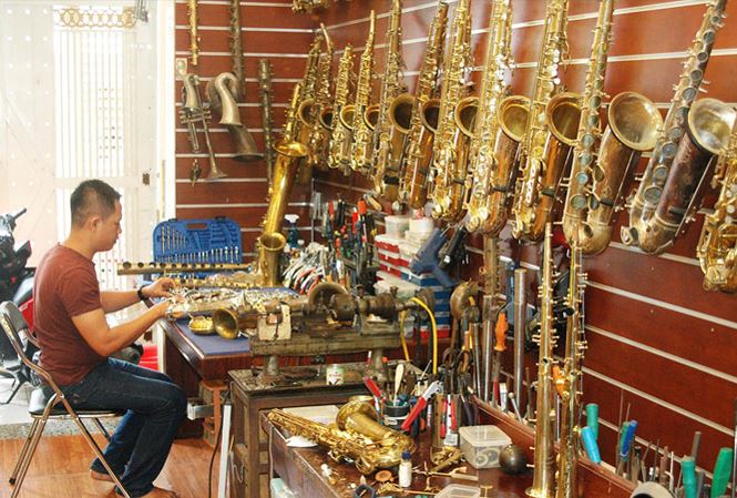 'Bác sĩ' kèn - nghề độc - 1