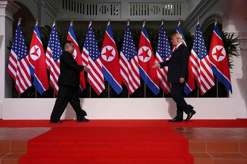 Chùm ảnh: Những khoảnh khắc lịch sử của ông Trump và ông Kim - 1