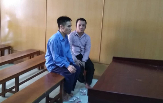 Đu dây vào siêu thị, lấy trộm lô điện thoại hơn nửa tỉ đồng - 1
