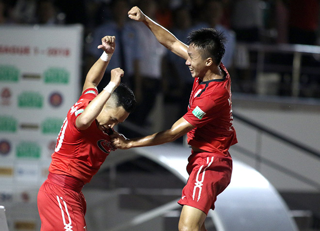 “Ronaldo Việt Nam” nhảy múa, HLV Miura vẫn chê V-League thậm tệ - 1