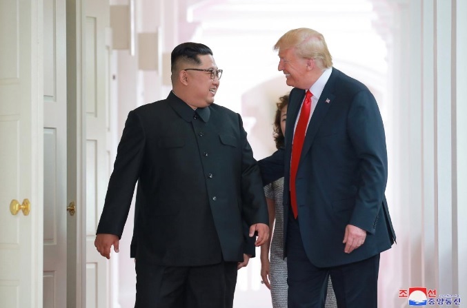 Chính trị gia Mỹ khuyên Trump thận trọng với Triều Tiên - 1