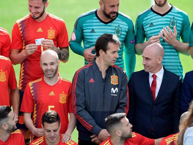 Tây Ban Nha ”trảm” HLV Lopetegui cực sốc: Phòng thay đồ loạn, khó vô địch World Cup