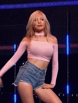 Những nữ thần sexy khiến fan lịm tim nhờ khoảnh khắc gợi tình - 3