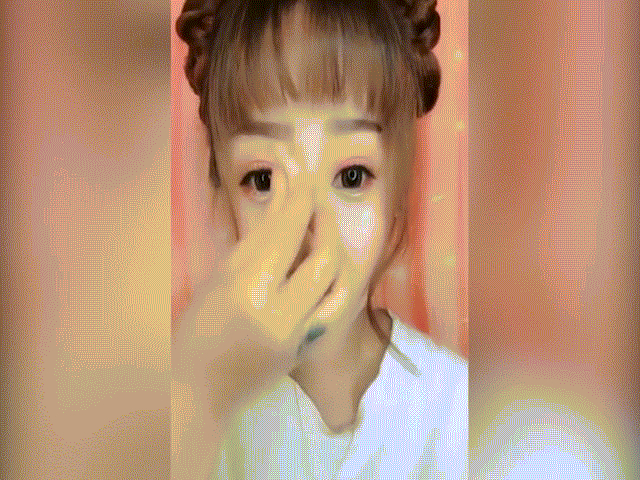 Trang điểm kiểu "lừa tình" của gái xinh Trung Quốc: Mũi, cằm bằng bột mì