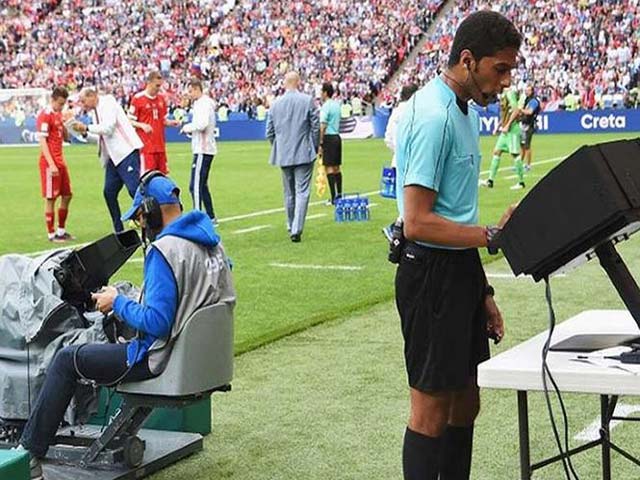 Công nghệ VAR tại World Cup gây tranh cãi