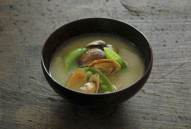 16.Canh miso

Canh miso rất tốt cho sức khỏe, nó là món canh có mặt trong mỗi bữa ăn của người Nhật. Bây giờ, có nhiều người nước ngoài cũng đã bắt đầu yêu thích hương vị này.