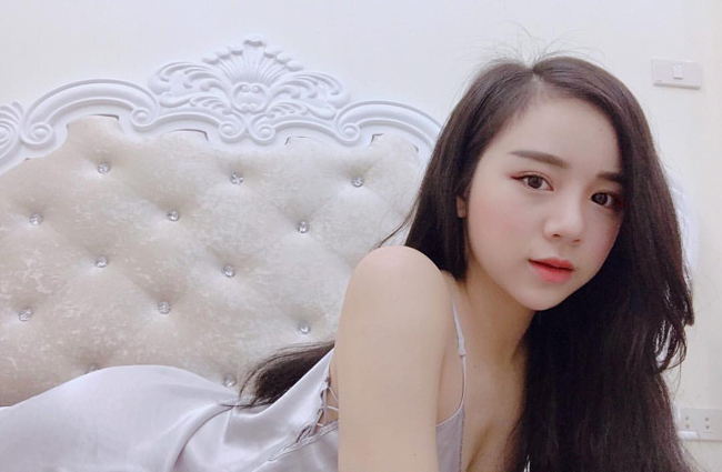 Không ngại tạo dáng để có những hình ảnh gợi cảm.&nbsp;