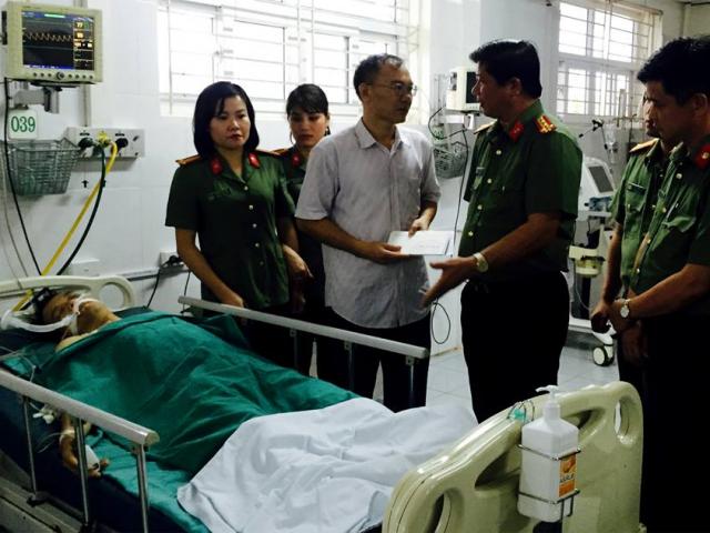 Pháp luật - Trung úy cảnh sát bị chồng nữ nghi phạm đâm thấu ngực