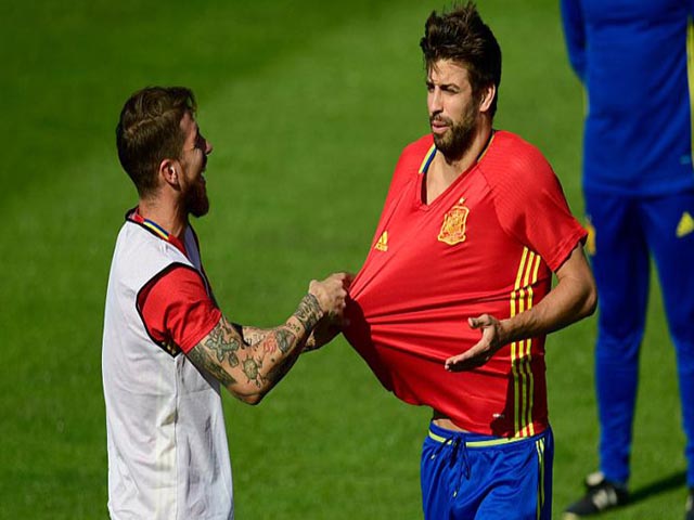 Chấn động Tây Ban Nha đuổi HLV: “Đại ca” Ramos cầm đầu, lấn át HLV Hierro
