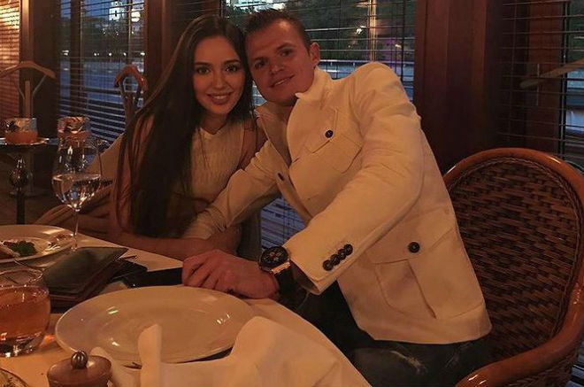 Bà xã tuyển thủ Nga đẹp tựa ‘tiên nữ giáng trần’ - 2