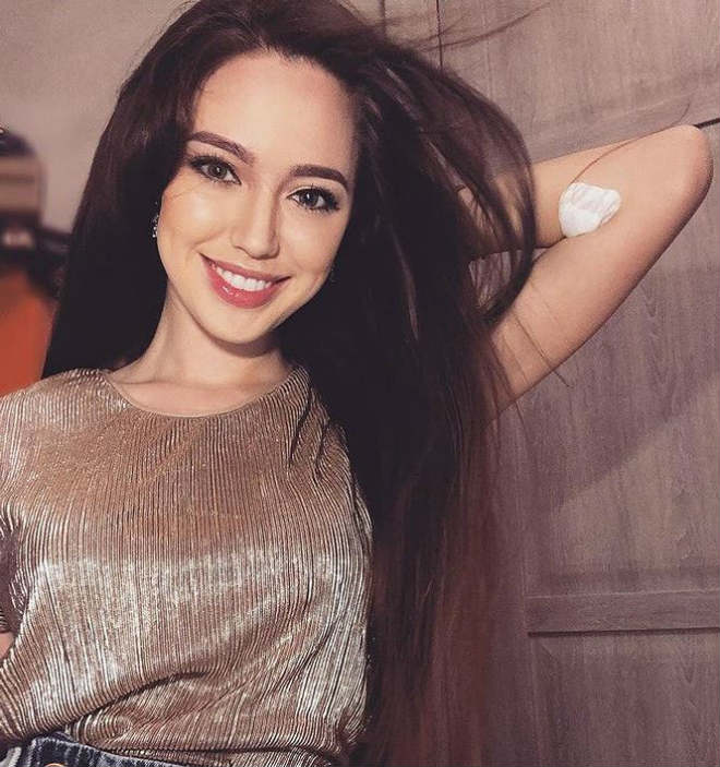 Bà xã tuyển thủ Nga đẹp tựa ‘tiên nữ giáng trần’ - 7