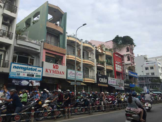 Kẹt xe kinh hoàng ở cầu kênh Tẻ - 3