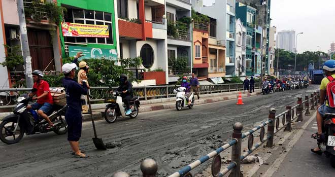 Kẹt xe kinh hoàng ở cầu kênh Tẻ - 4