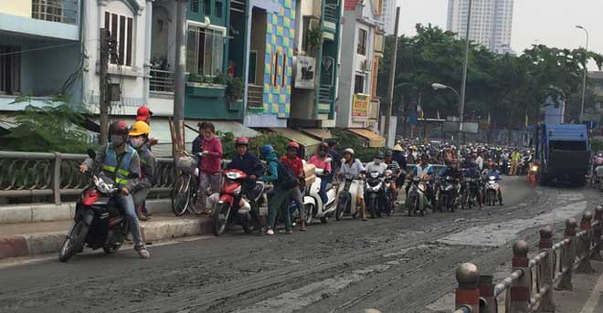 Kẹt xe kinh hoàng ở cầu kênh Tẻ - 5