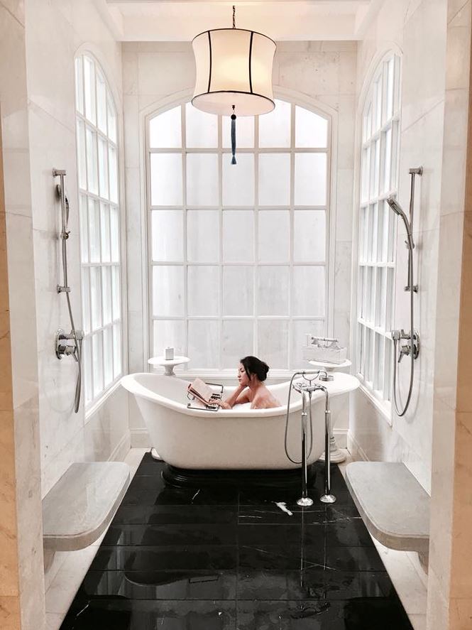 Ít ai biết gia đình "trâm anh thế phiệt" của Thủy Top - 3