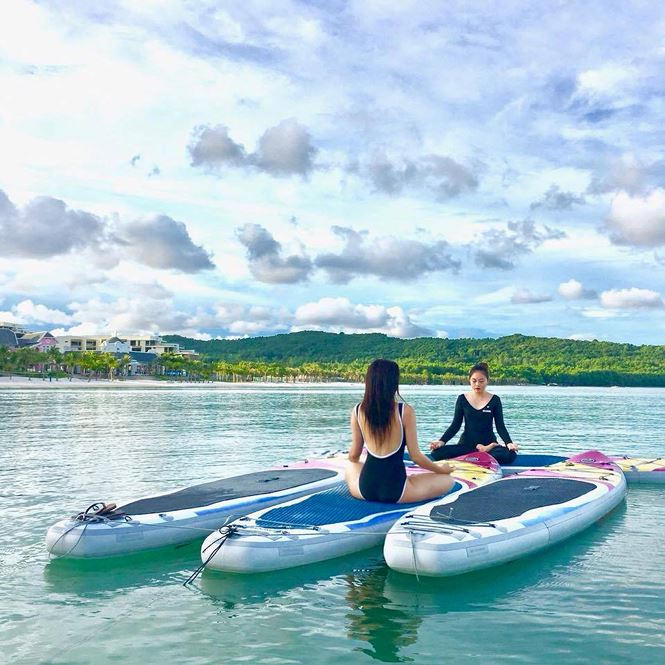 Ít ai biết gia đình "trâm anh thế phiệt" của Thủy Top - 4