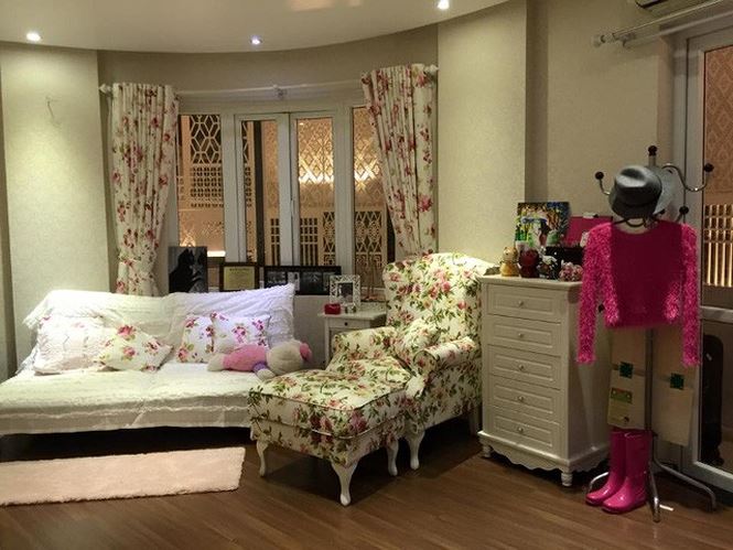 Ít ai biết gia đình "trâm anh thế phiệt" của Thủy Top - 4