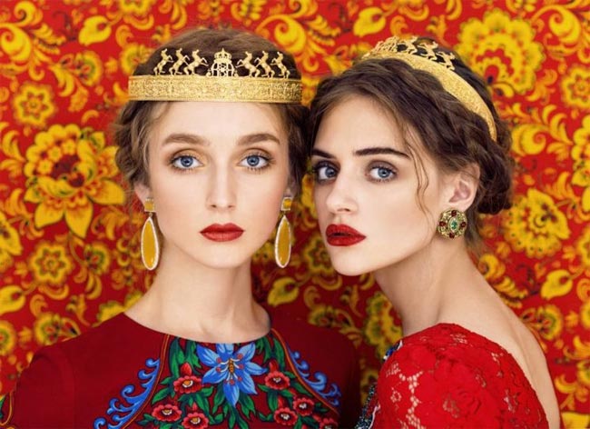Thời trang lấy cảm hứng từ vẻ đẹp phục trang truyền thống Nga rất phổ biến.