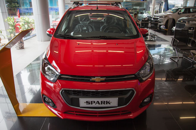 Hình ảnh thực tế Chevrolet Spark 2018: Thêm trang bị, giảm giá bán - 2