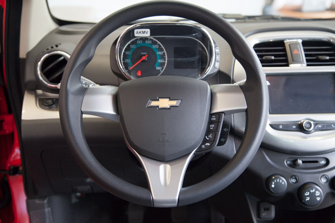 Hình ảnh thực tế Chevrolet Spark 2018: Thêm trang bị, giảm giá bán - 9
