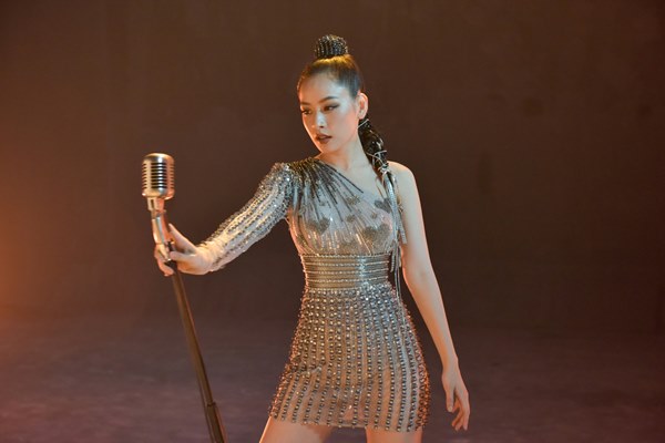 Hương Giang hóa thân thành nữ hoàng hộp đêm bí ẩn - 9