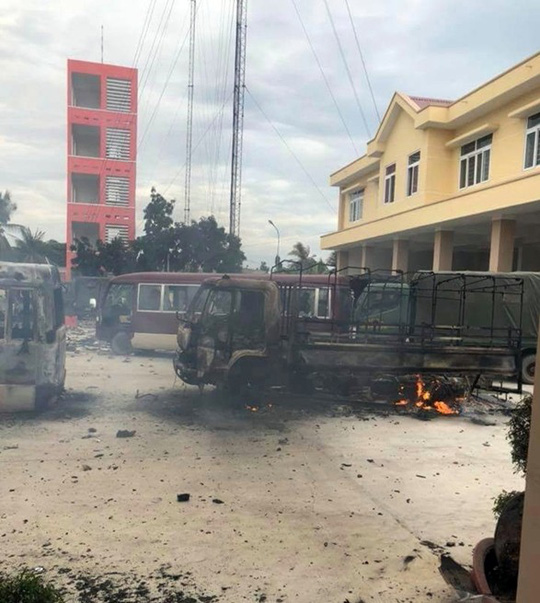 Nóng 24h qua: Bình Thuận tiếp tục xử lý các đối tượng đập phá trụ sở tỉnh - 1