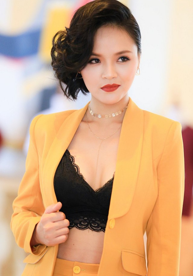 Nhân vật của Thu Quỳnh là người duy nhất không bị cưỡng bức trong phim. Tuy nhiên, cô lại có hành động là cưỡng bức Cảnh &#40;Doãn Quốc Đam&#41; - tên tay chân thân cận của ông trùm buôn bán phụ nữ.