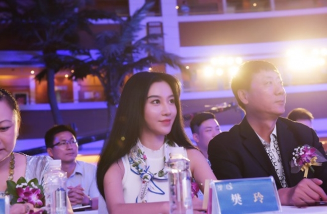 Sau 4 năm, cái tên Phàn Linh bất ngờ "nóng" trở lại khi World Cup 2018 được tổ chức ở Nga. Nhiều người hâm mộ tò mò tìm hiểu về cuộc sống hiện tại của cô nàng. Đầu năm 2018, tờ 163 của Trung Quốc đưa tin, "mỹ nữ kẹp điện thoại" được Ban tổ chức cuộc thi Hoa hậu Du lịch Trung Quốc toàn cầu bổ nhiệm làm Đại sứ hình ảnh du lịch Trung Quốc.