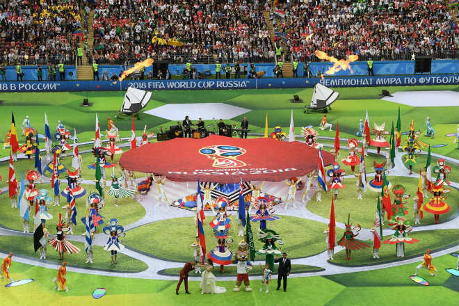Ấn tượng World Cup 15/6: Mỹ nhân bung lụa, triệu fan mở hội - 1