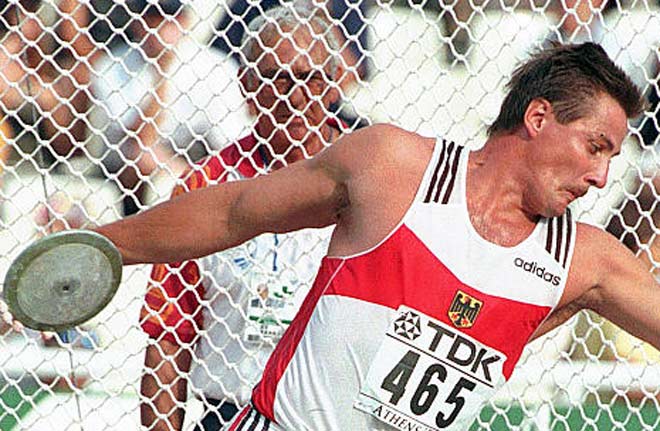 Nữ VĐV và cú ném xuyên phá lịch sử: Nam nhi bất lực, thách thức muôn loài - 2