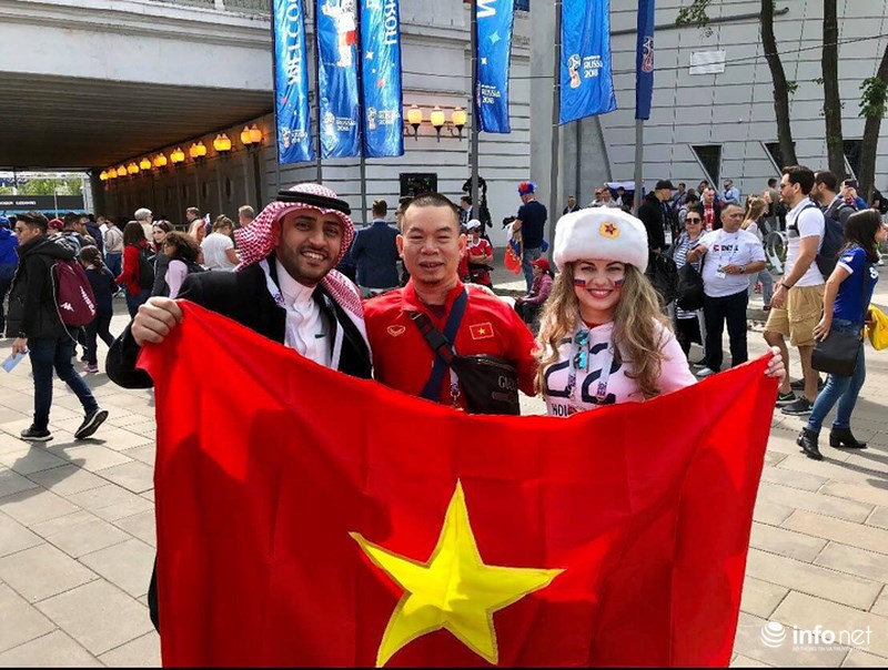 Quốc kỳ Việt Nam tung bay tại khai mạc World Cup 2018 - 2