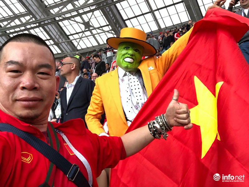 Quốc kỳ Việt Nam tung bay tại khai mạc World Cup 2018 - 1