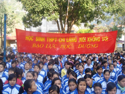 Xuống cấp đạo đức trường học: Do còn nặng dạy chữ, nhẹ dạy người... - 1