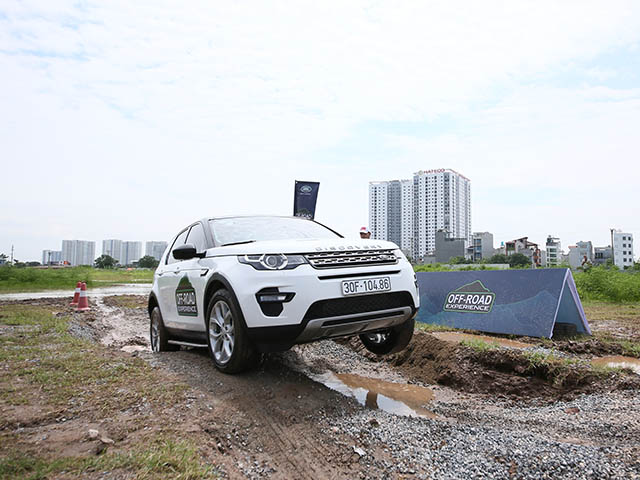 Land Rover tổ chức chương trình ” Trải nghiêm off-road đích thực”