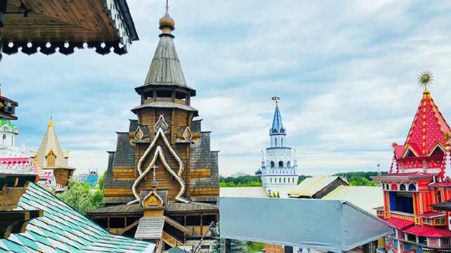 Bên cạnh các địa điểm nổi tiếng như cung điện Kremlin, bảo tàng Hermitage hay hồ Baikal, nước Nga còn sở hữu một khu chợ đẹp tựa lâu đài cổ tích – chợ Izmailovo.