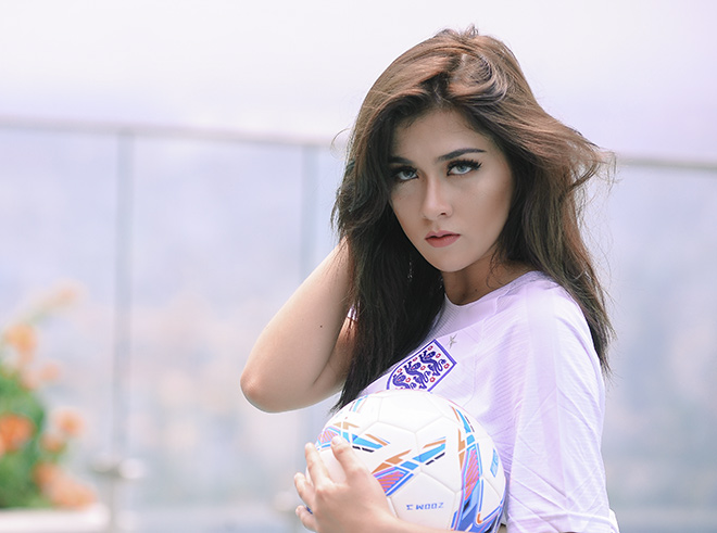 Người đẹp Jessica Lê nóng bỏng vì tuyển Anh, hẹn Harry Kane tại Nga - 1
